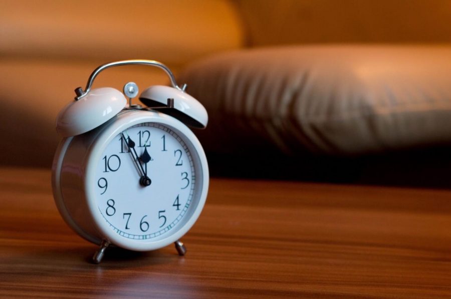 With teens struggling to get enough sleep and suffering from sleep deprivation, multiple studies are showing that moving the start of school back to later in the morning helps to fix these problems.